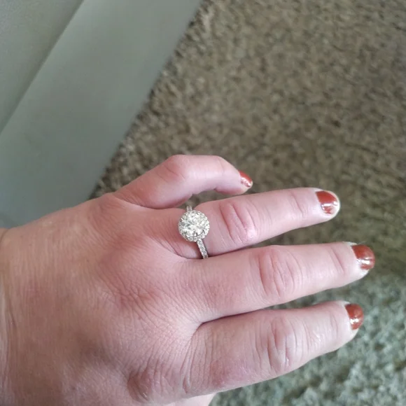 Round moissanite engagement ring - Picture 2 of 5